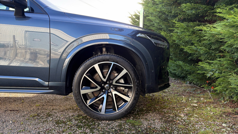 Volvo XC90 2.0 B5P Plus Edition Dark 5dr AWD Geartronic Petrol Estate